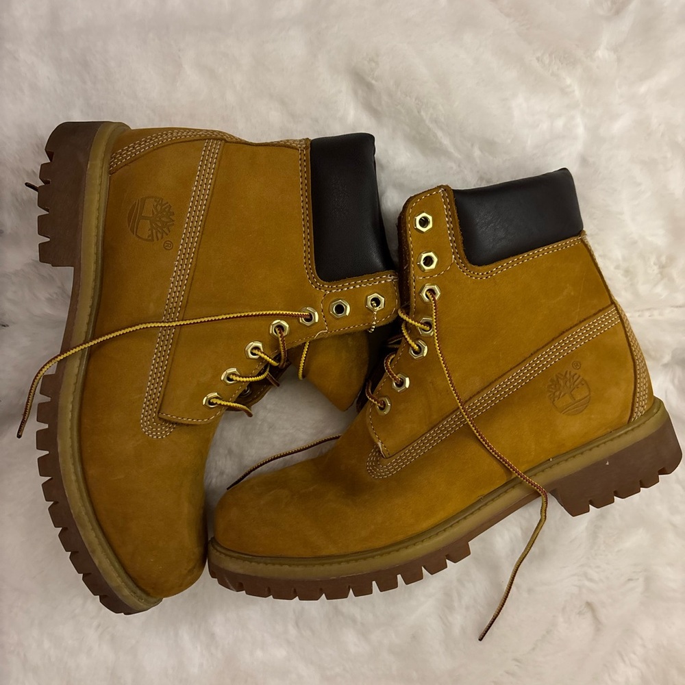 Size 7.5 Timberland 6 Inch Premium
Waterproof Boots Wheat
Nubuck
